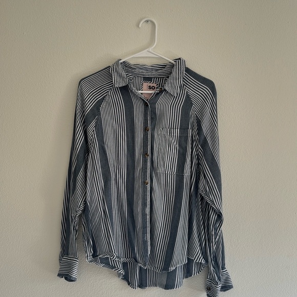 Sonoma Women’s Button Down - Picture 2 of 2